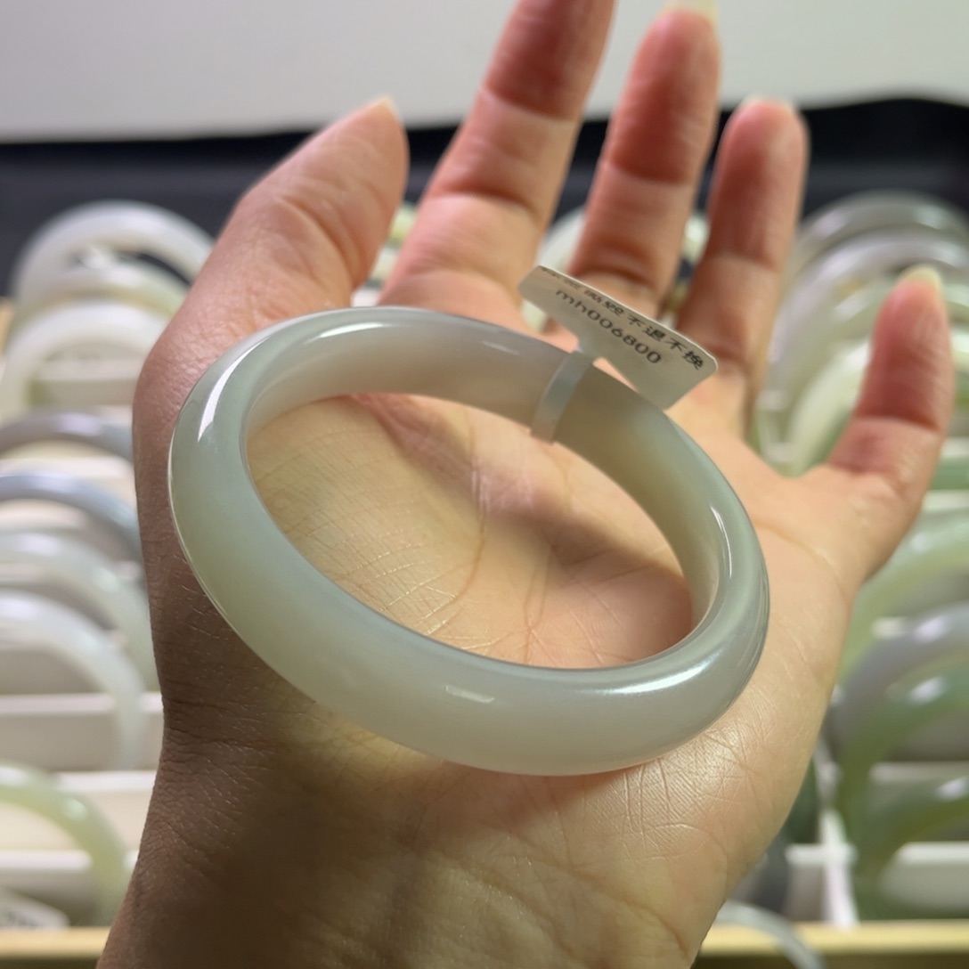 和田玉手镯53圈口未镶嵌