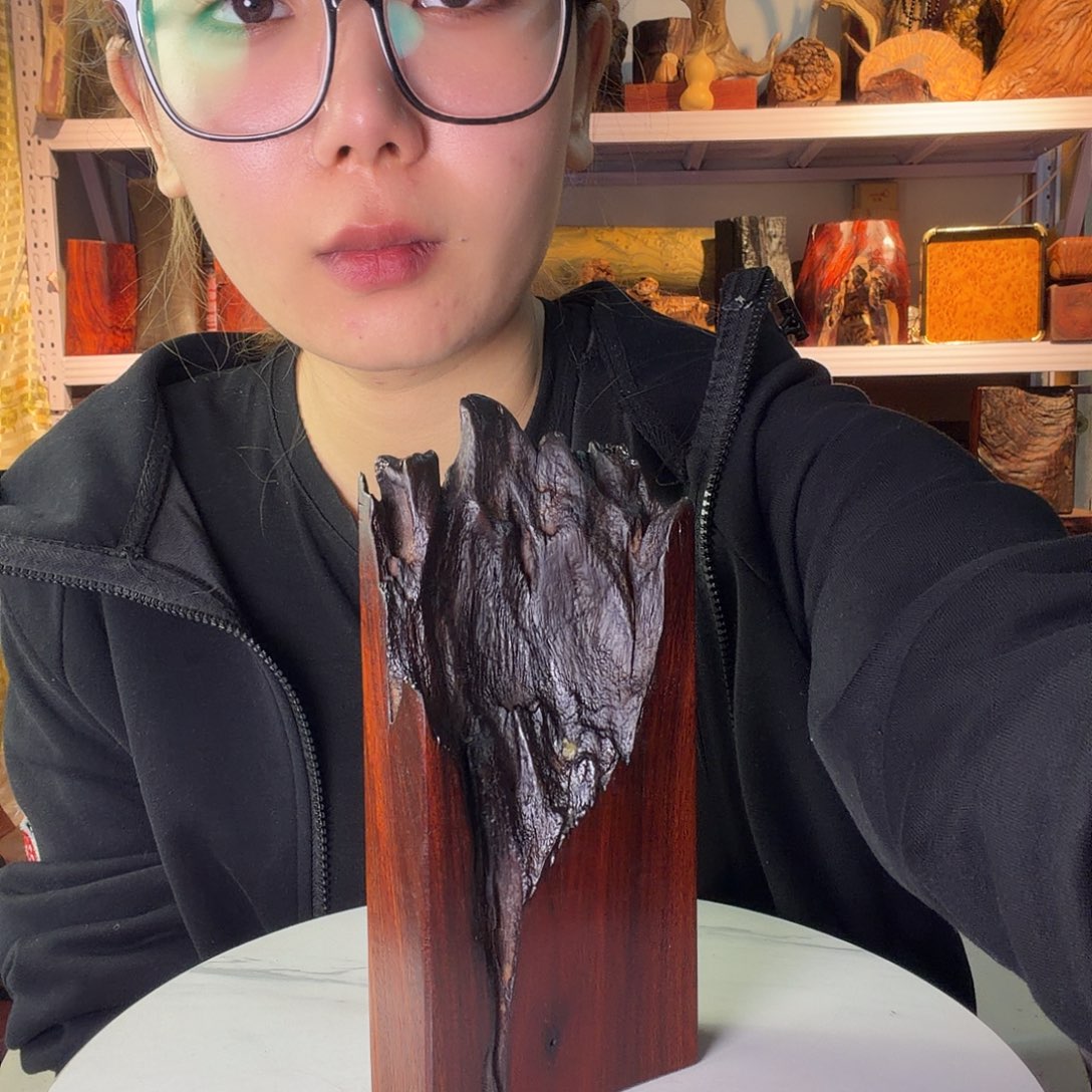 紫檀木类端景台和***。