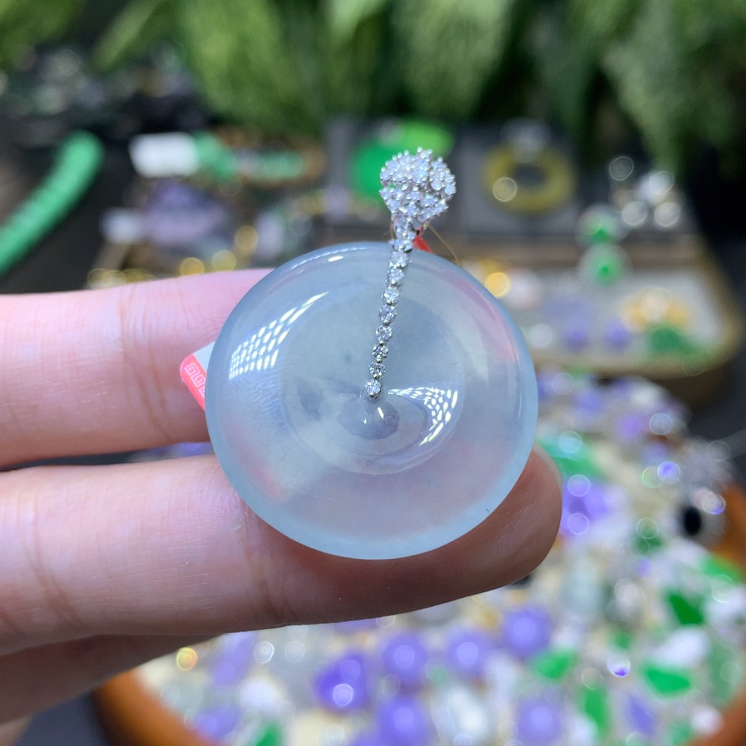 颈饰18K金镶嵌翡翠