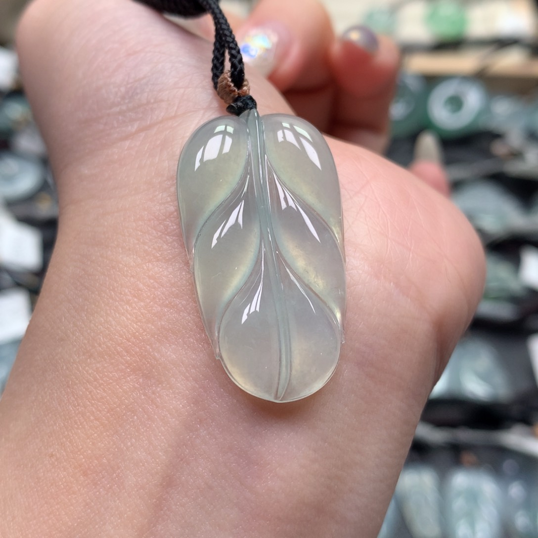 翡翠颈饰未镶嵌叶子