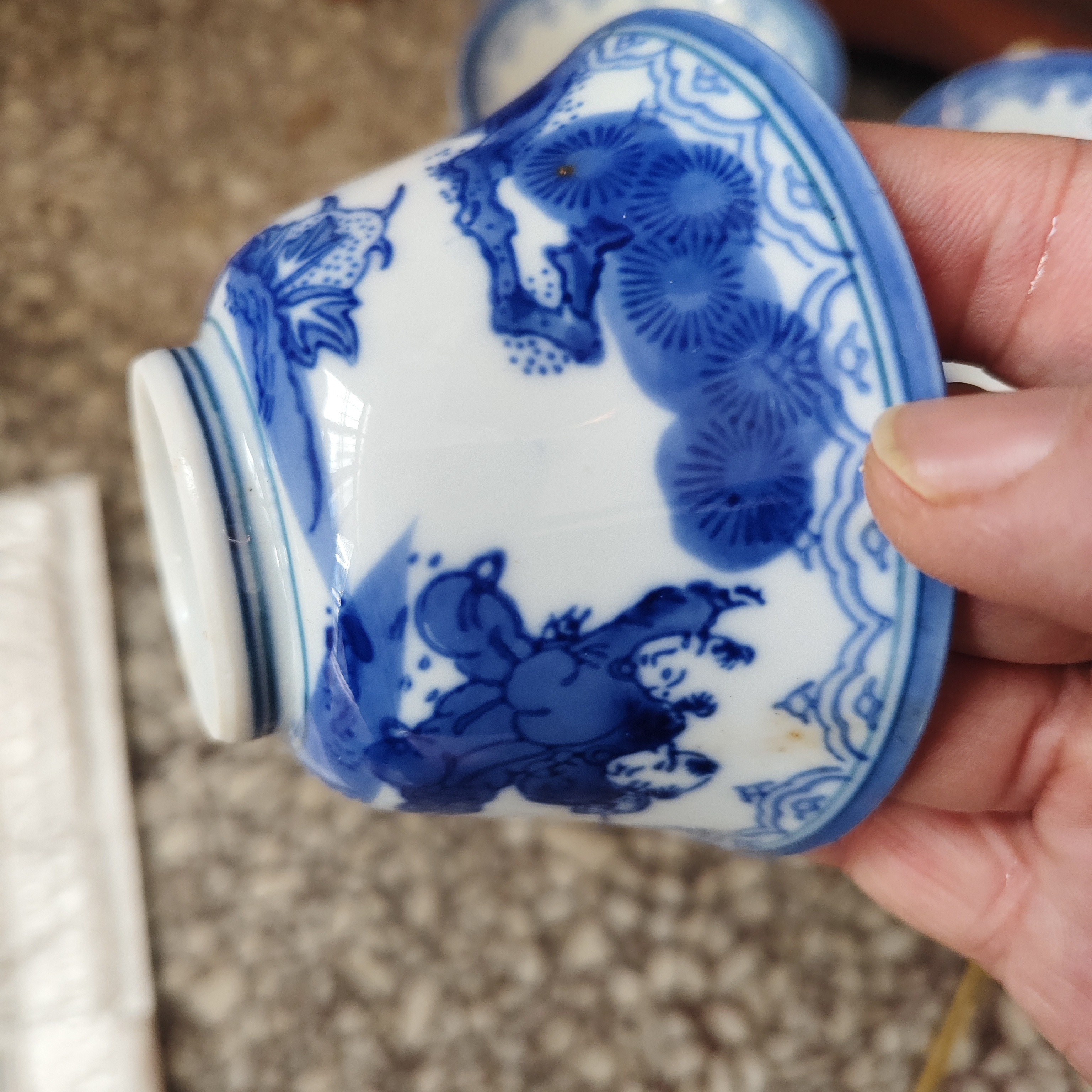 日货回流的文玩青花杯子。高10厘米左右