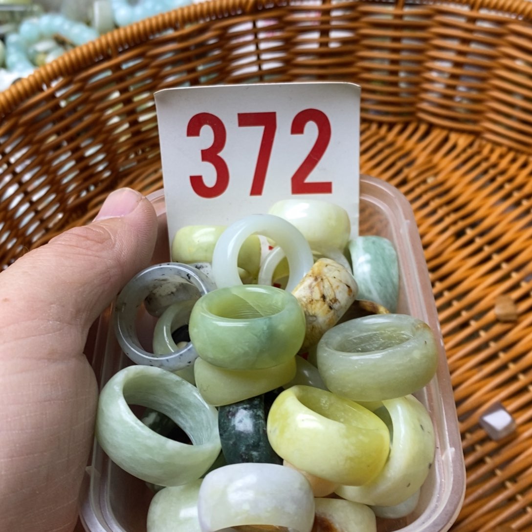 蛇纹石玉挂坠未镶嵌