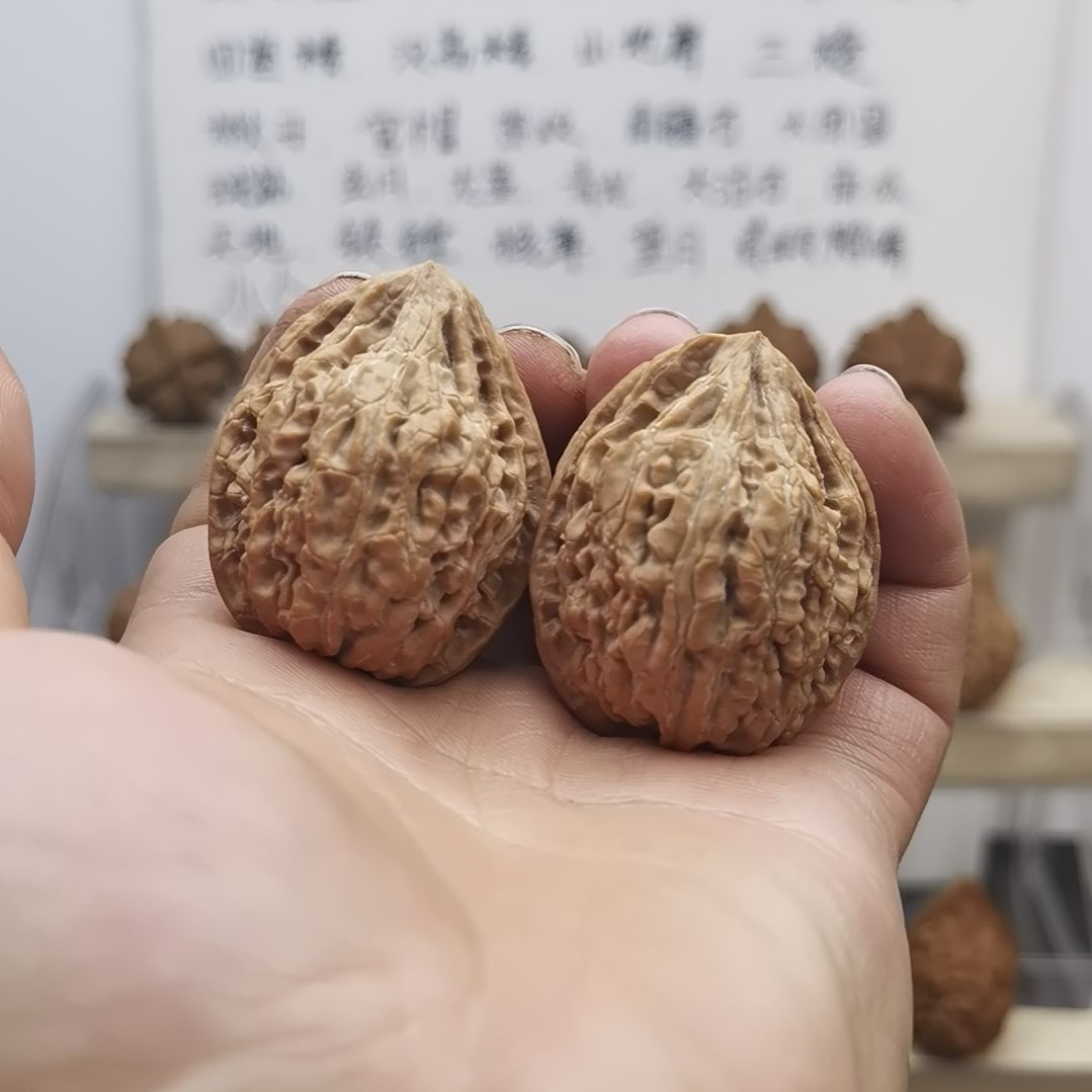 坐佛核桃  文玩核桃