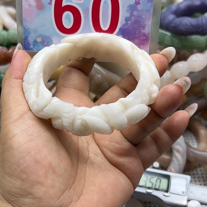 未镶嵌手镯石英岩玉