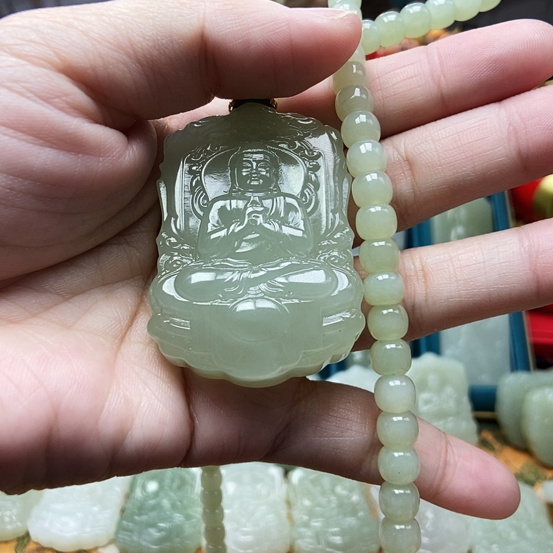 和田玉颈饰未镶嵌扬*