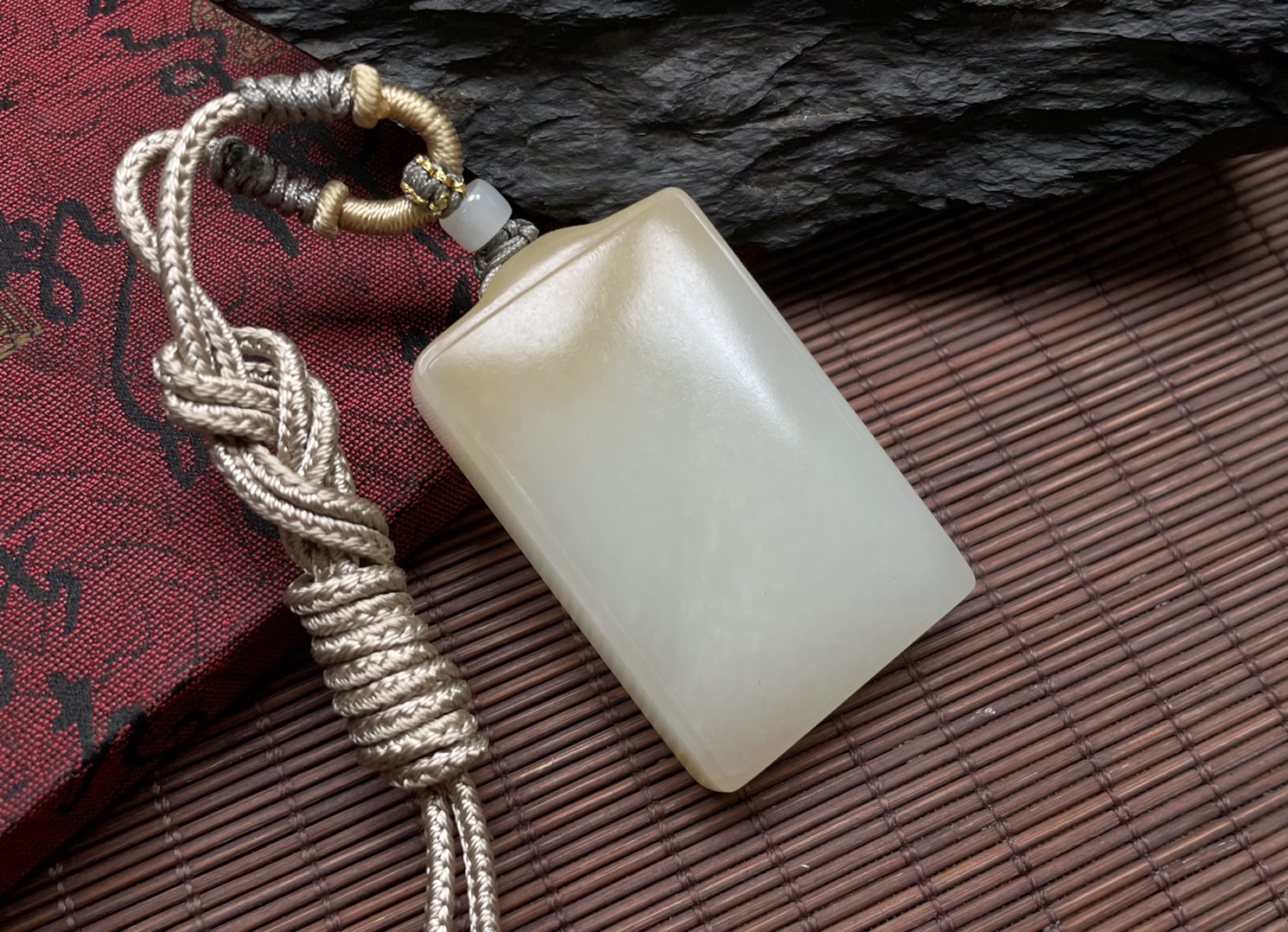 和田玉且末料平安无事牌（微色差）