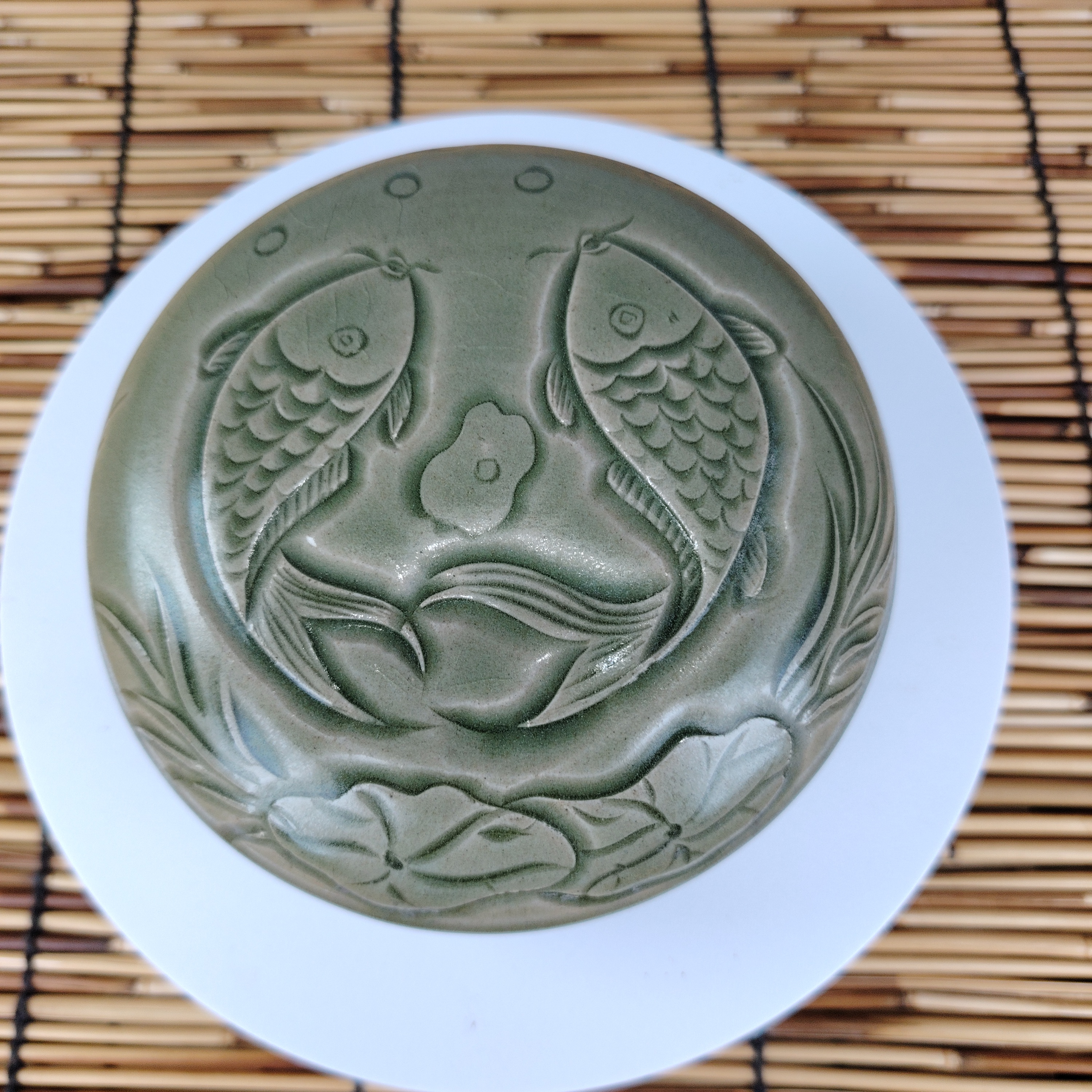 耀州青瓷手工雕刻双鱼戏莲妆奁盒