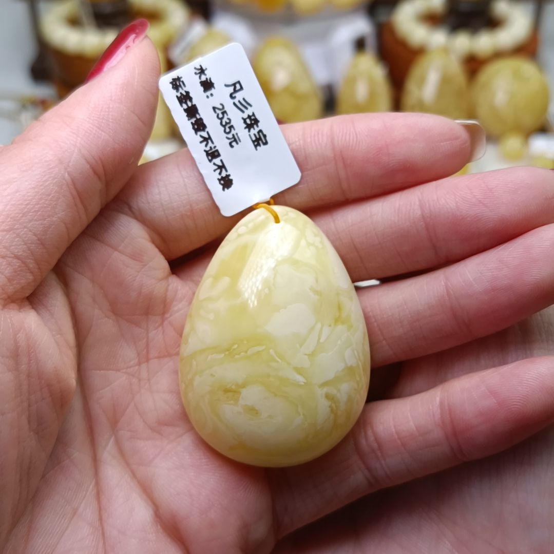 蜜蜡吊坠(不含链)未镶嵌银****?俄料