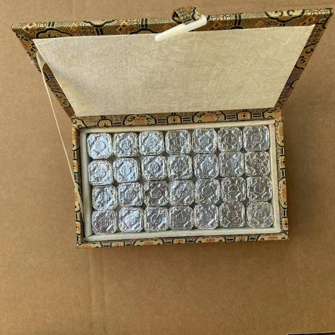 精装礼盒普洱生茶膏56颗/盒