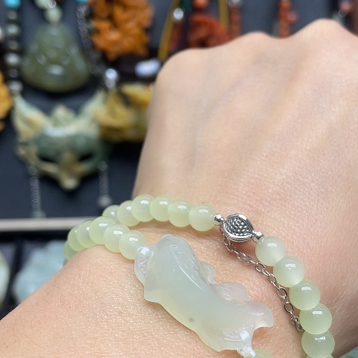 未镶嵌蛇纹石玉颈饰