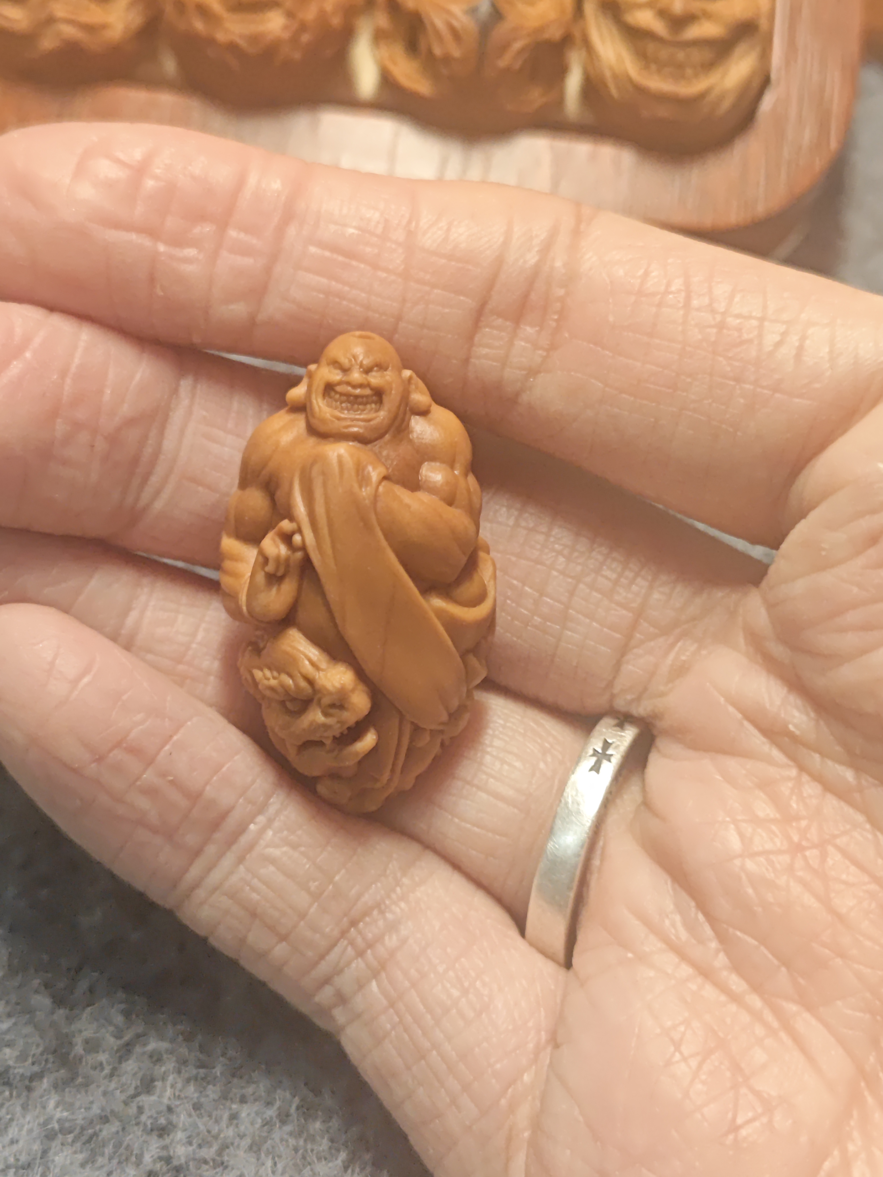 2.0尺寸橄榄核雕恶僧手工雕刻艺术品