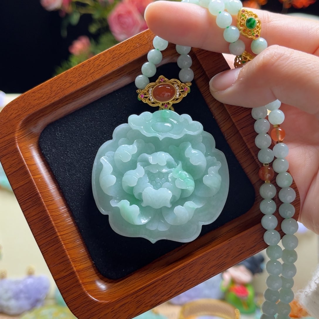 翡翠颈饰未镶嵌天然