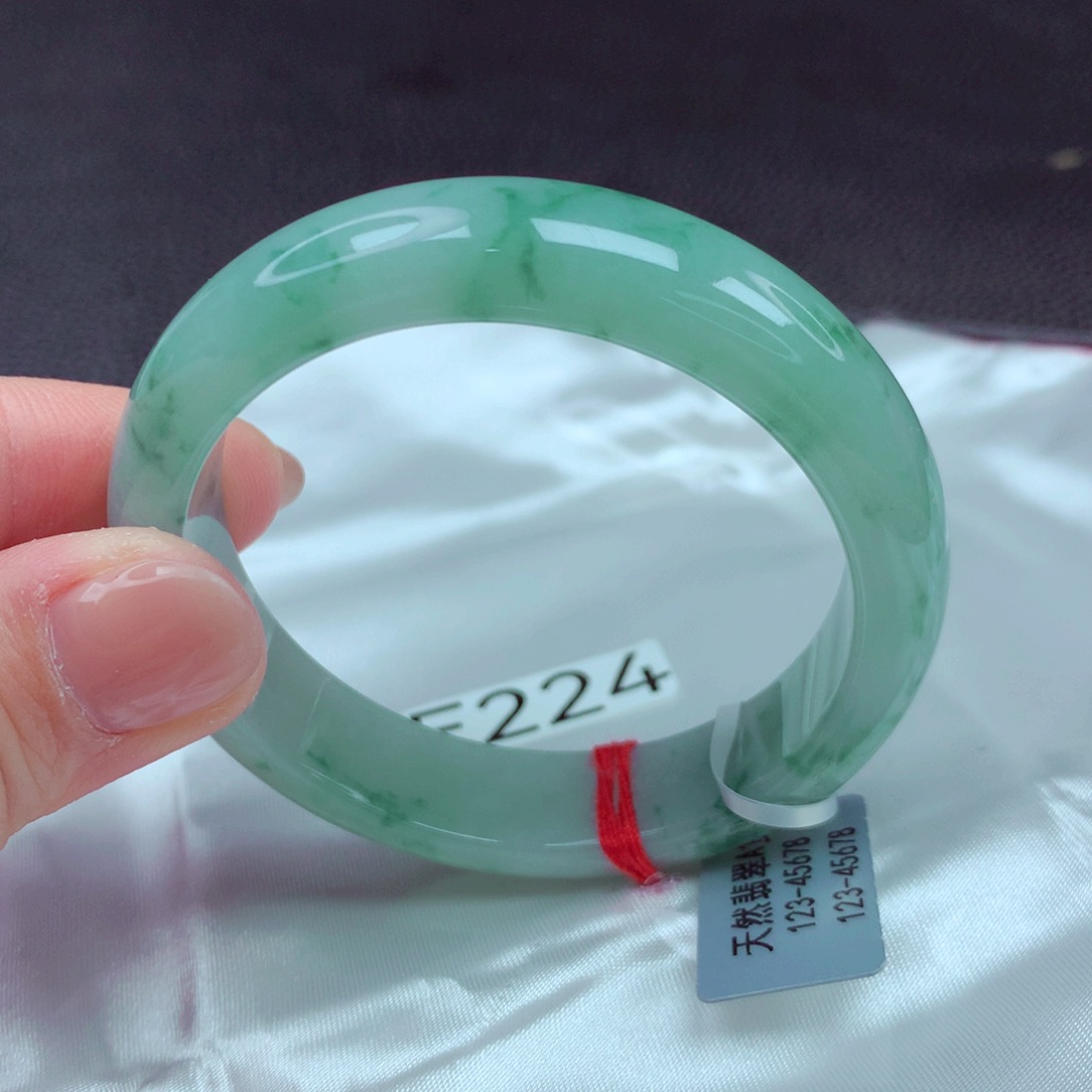 翡翠手镯未镶嵌手镯88