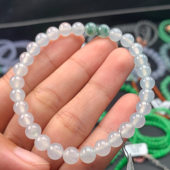 翡翠手镯未镶嵌卡