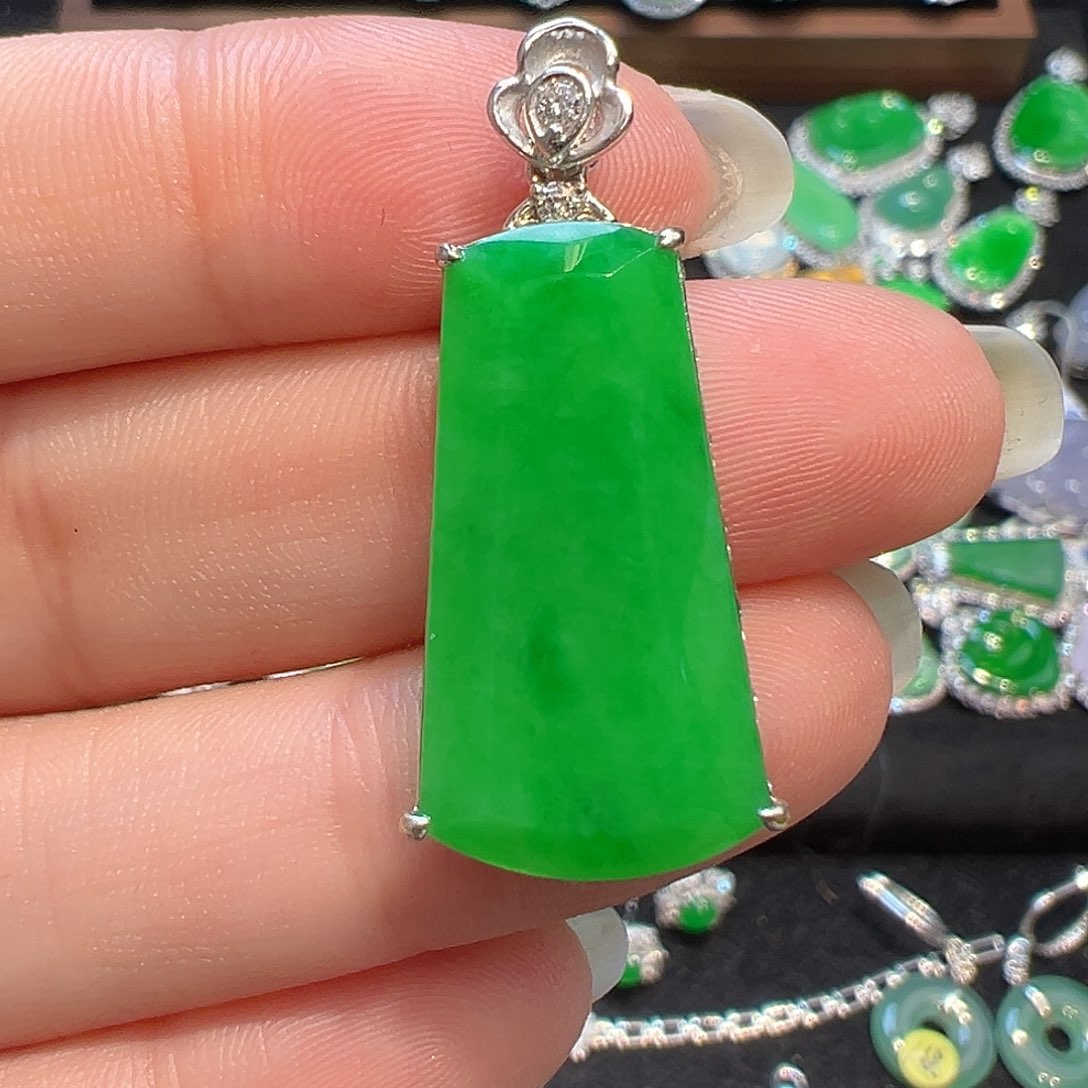 翡翠颈饰18K金镶嵌收货48小时鉴赏期