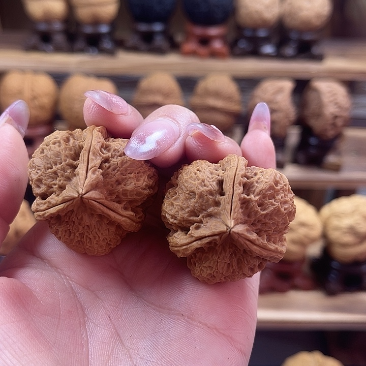 -***-把件桃核梅花三棱0999