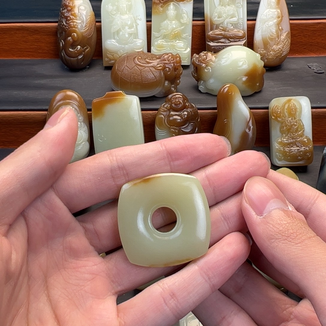 和田玉（糖玉）未镶嵌颈饰