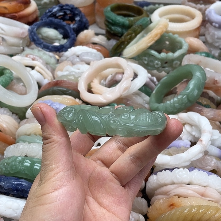 石英岩玉手镯未镶嵌