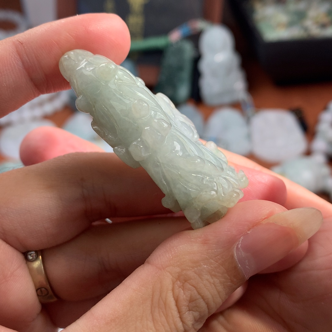 翡翠未镶嵌颈饰翡翠