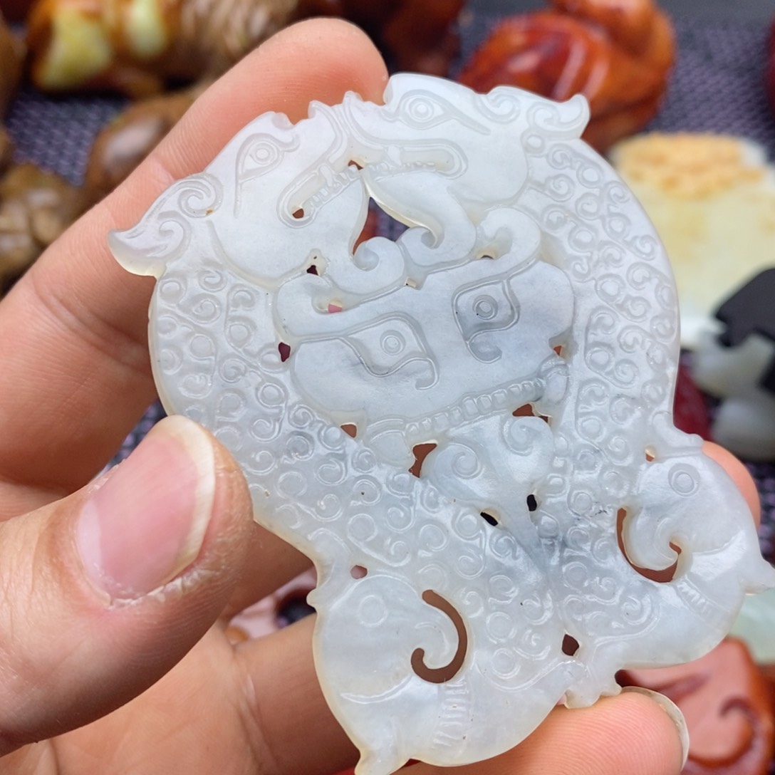 蛇纹石玉颈饰未镶嵌