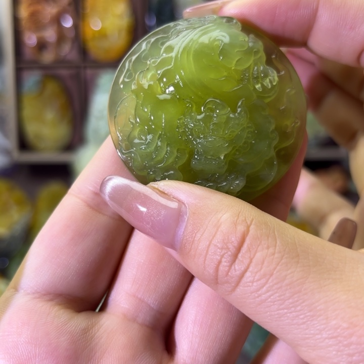 未镶嵌蛇纹石玉颈饰