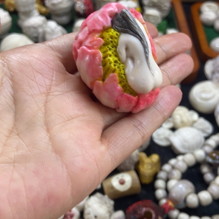 证***通配饰鹿角雕刻一个出