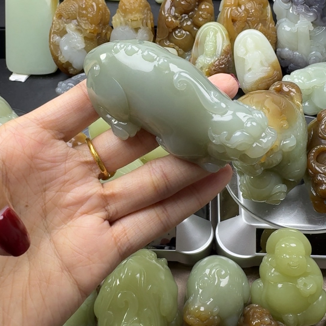 默***铥和田玉未镶嵌把件