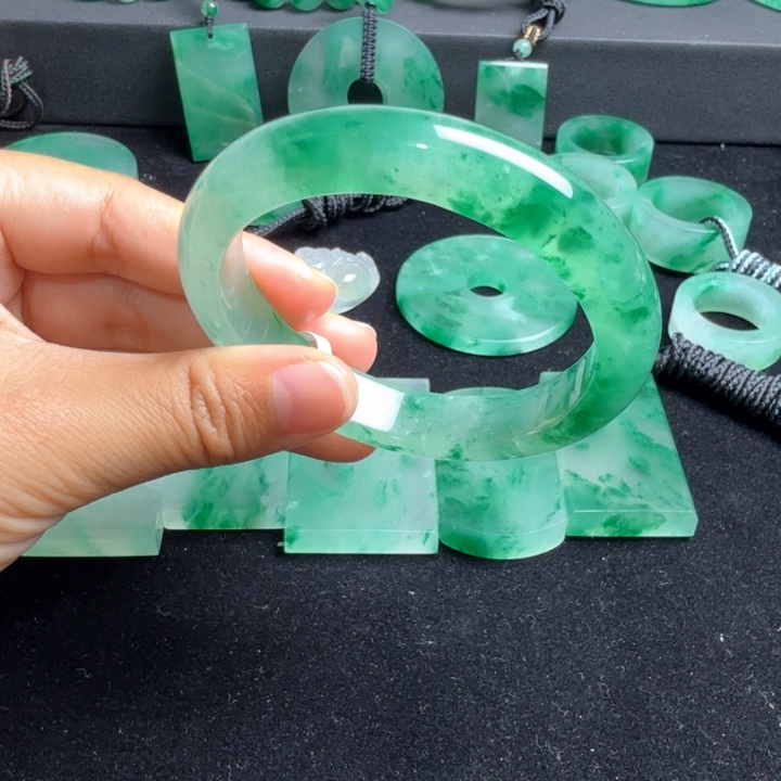 石英质玉未镶嵌手镯