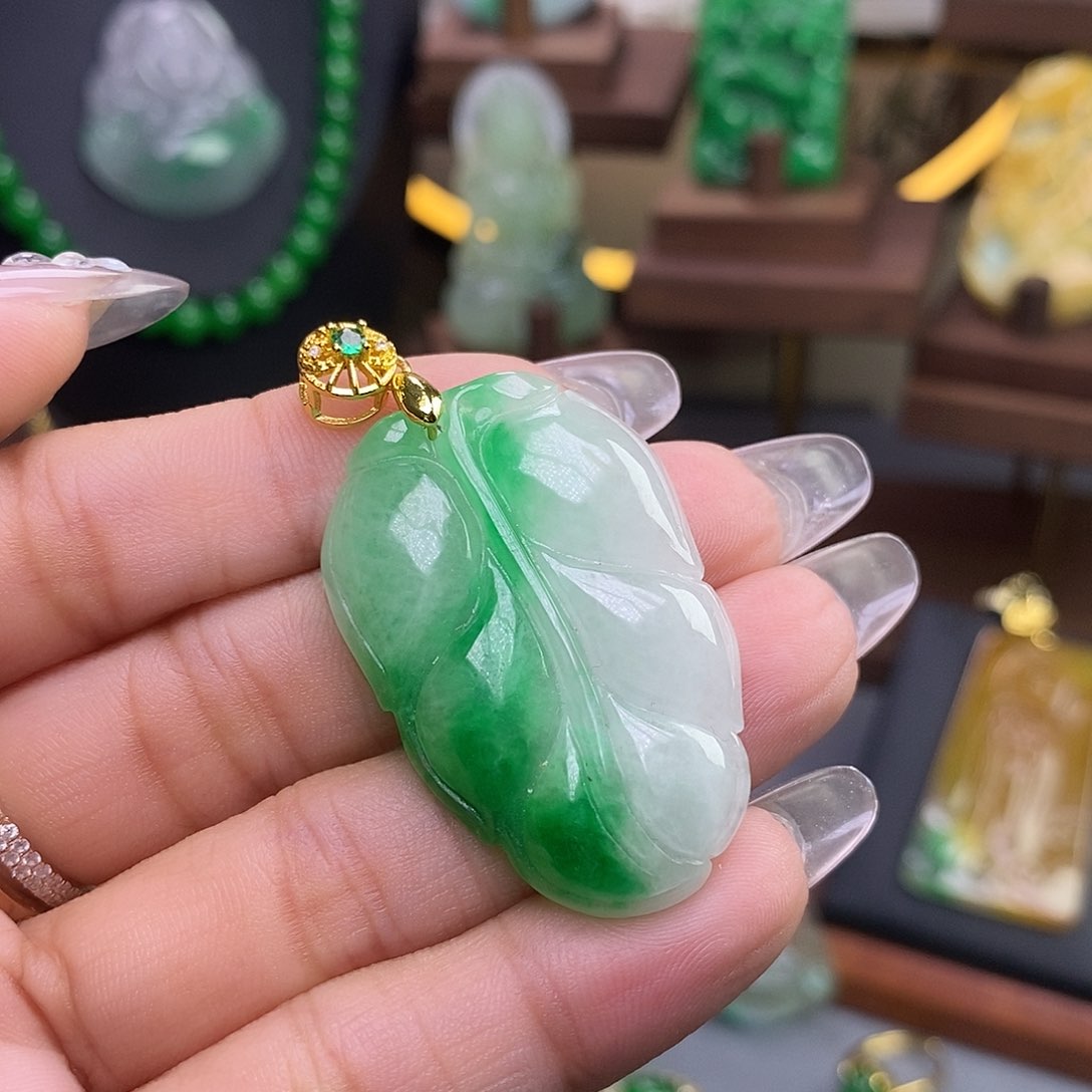 吊坠(赠链)未镶嵌翡翠