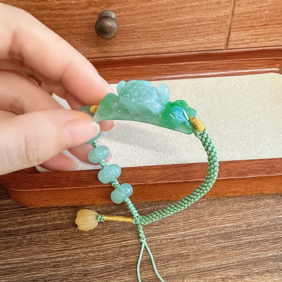 翡翠辣绿手牌，莲蓬手牌，设计款