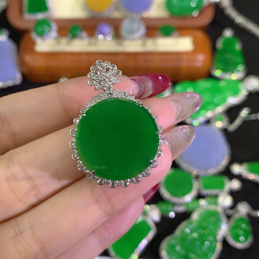 翡翠18K金镶嵌颈饰11111111