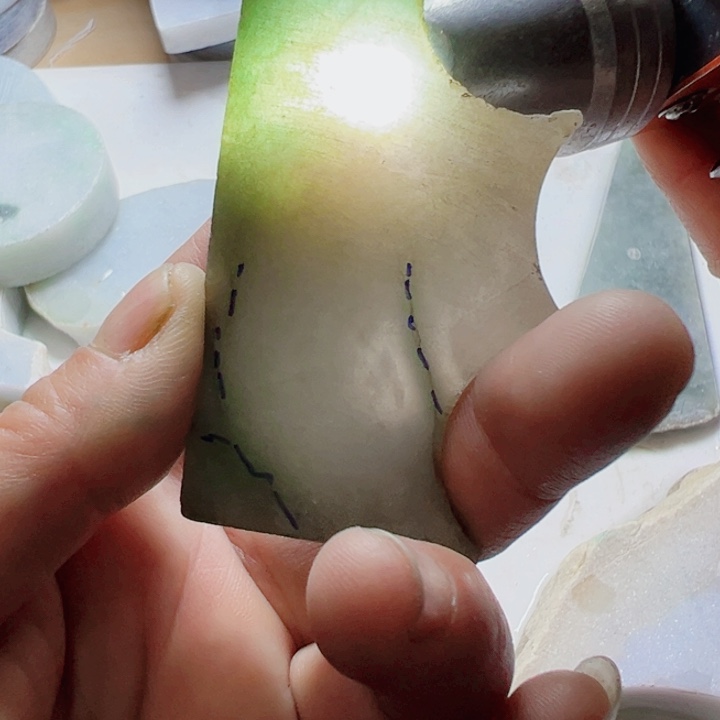 翡翠颈饰未镶嵌翡翠片料