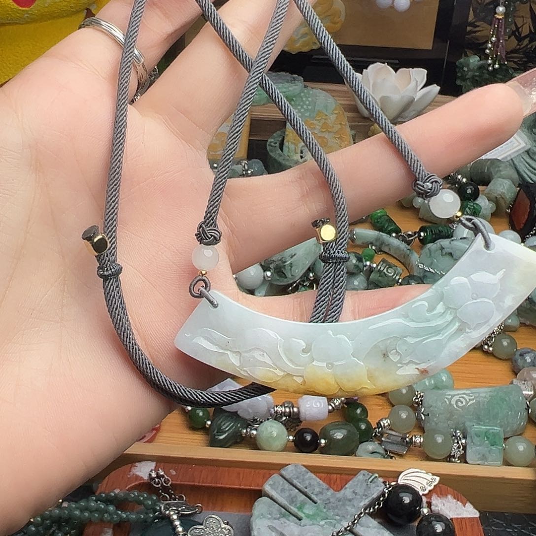 翡翠颈饰未镶嵌吊坠