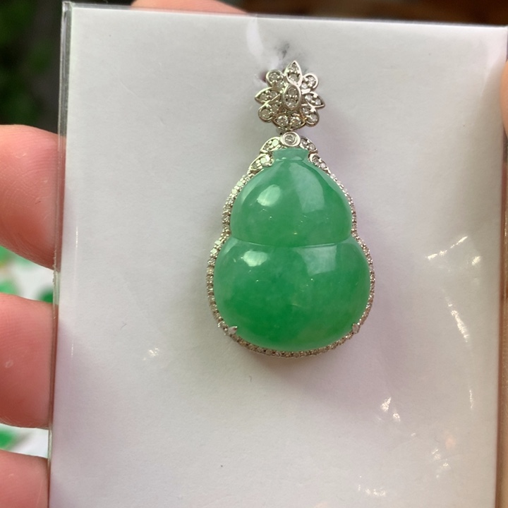 翡翠18K金镶嵌颈饰翡翠吊坠