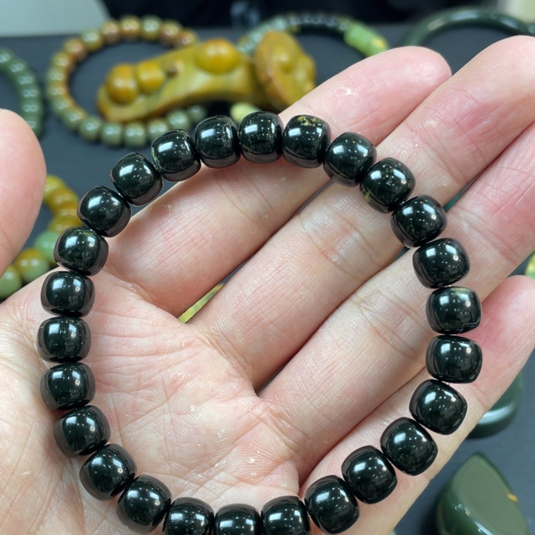 岫岩河磨玉（透闪石质玉）手链未镶嵌