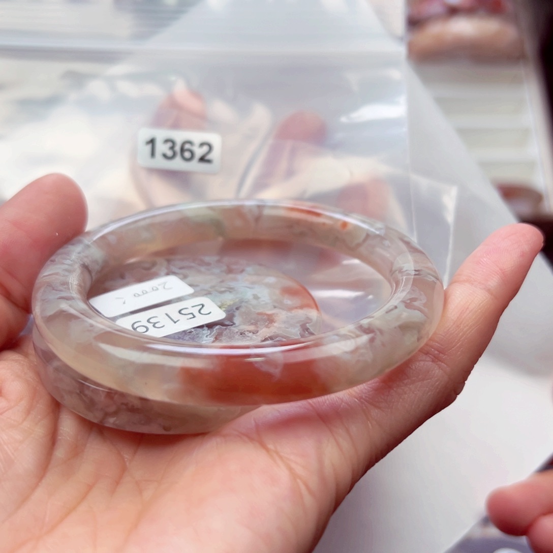 未镶嵌手镯玛瑙/玉髓回****甜