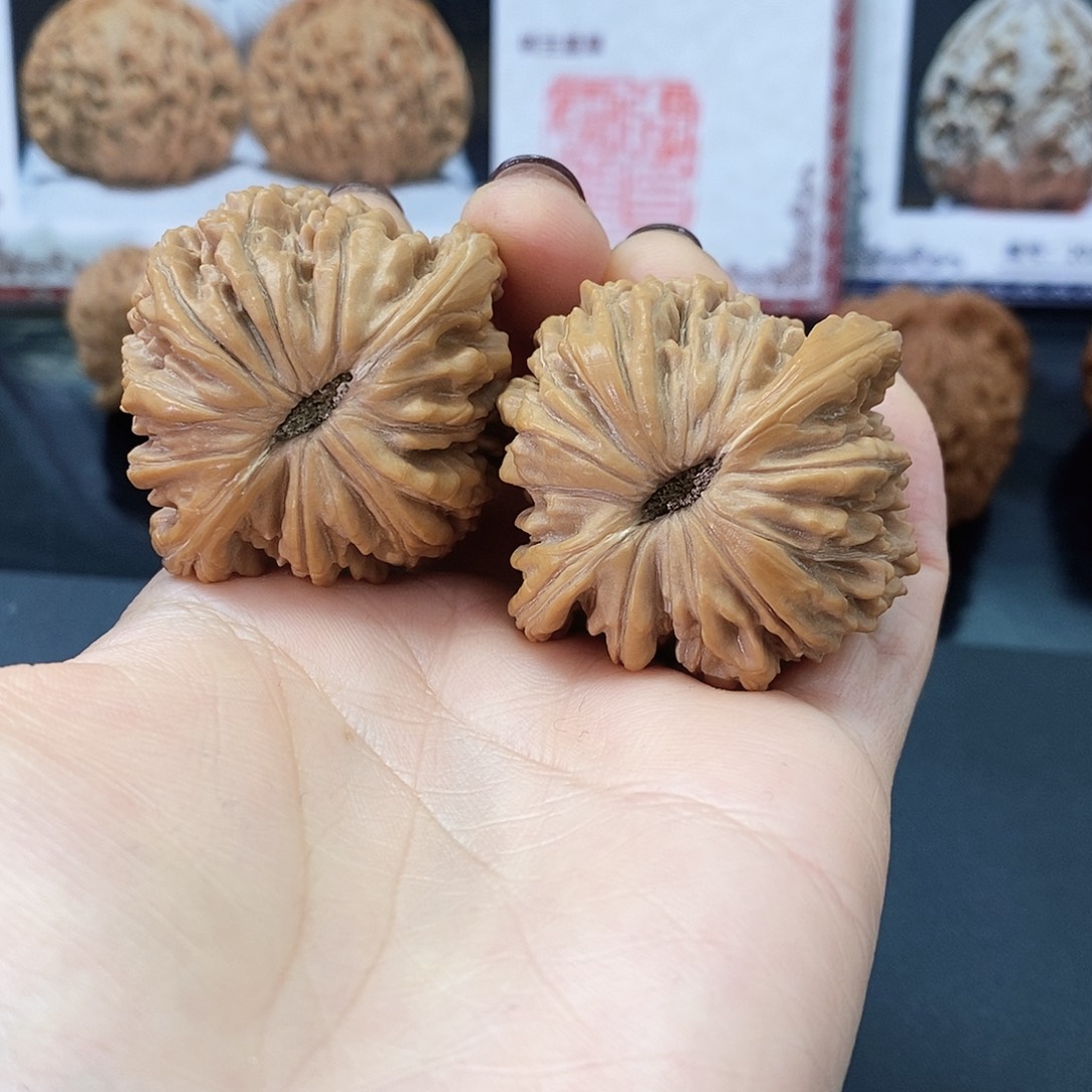 胡***勋文玩核桃把件飞楼029-42尺有修