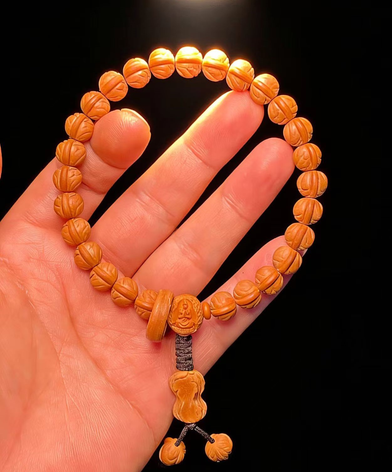 秦岭一道筋龙纹桃核精品文玩手持