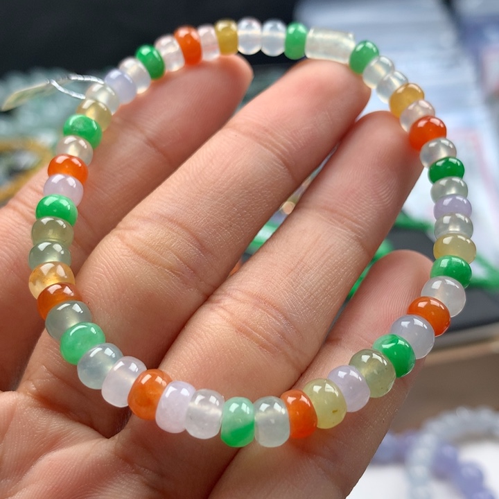 翡翠手镯未镶嵌卡