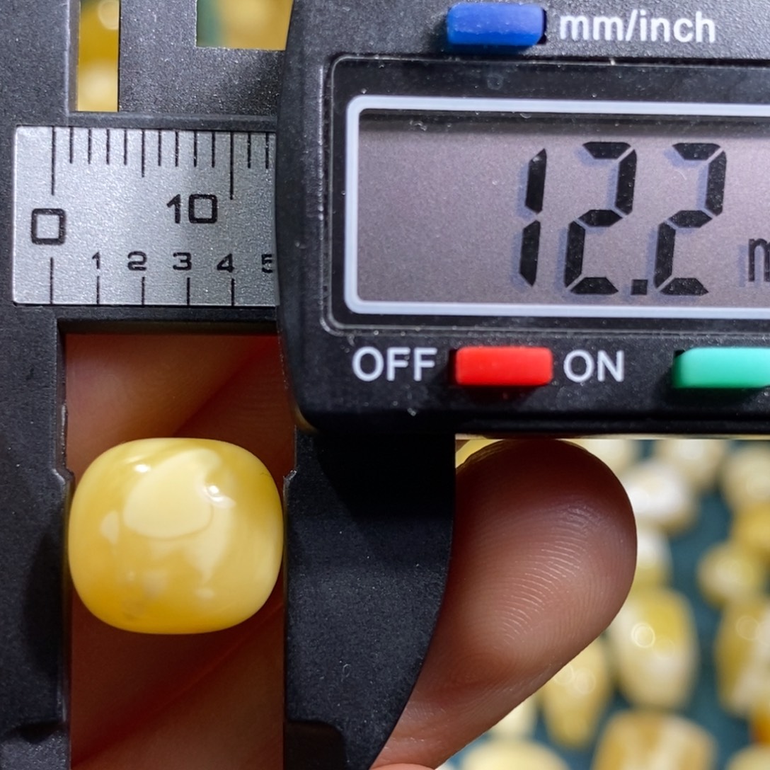 蜜蜡未镶嵌裸石配饰