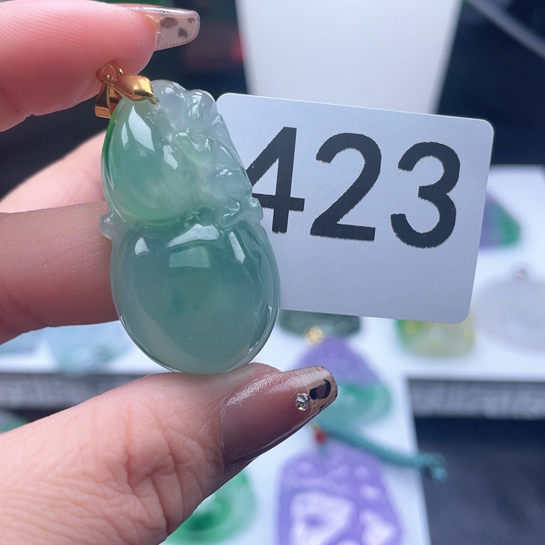 翡翠吊坠(赠链)未镶嵌