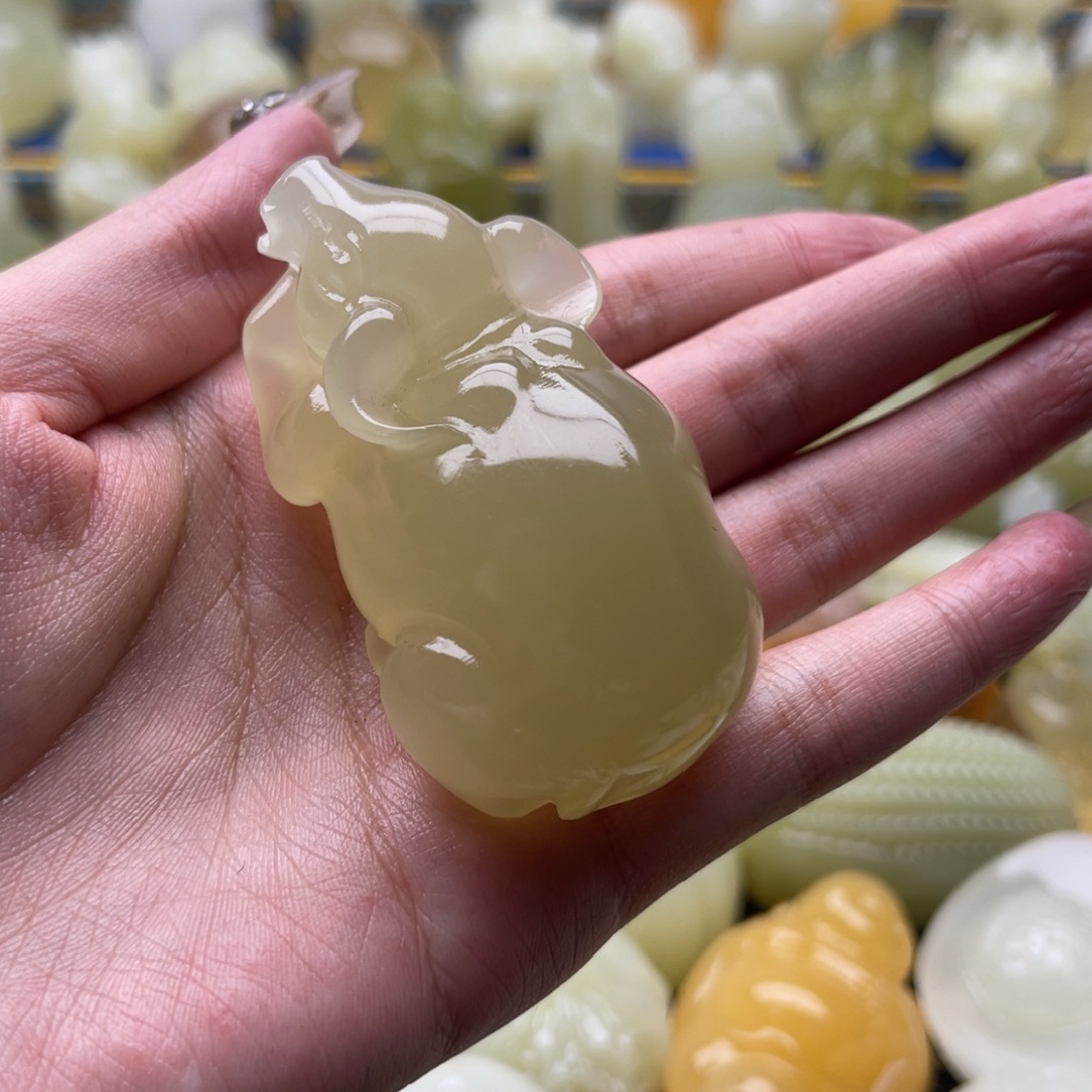 山***鞋玉天然桌面摆放摆件