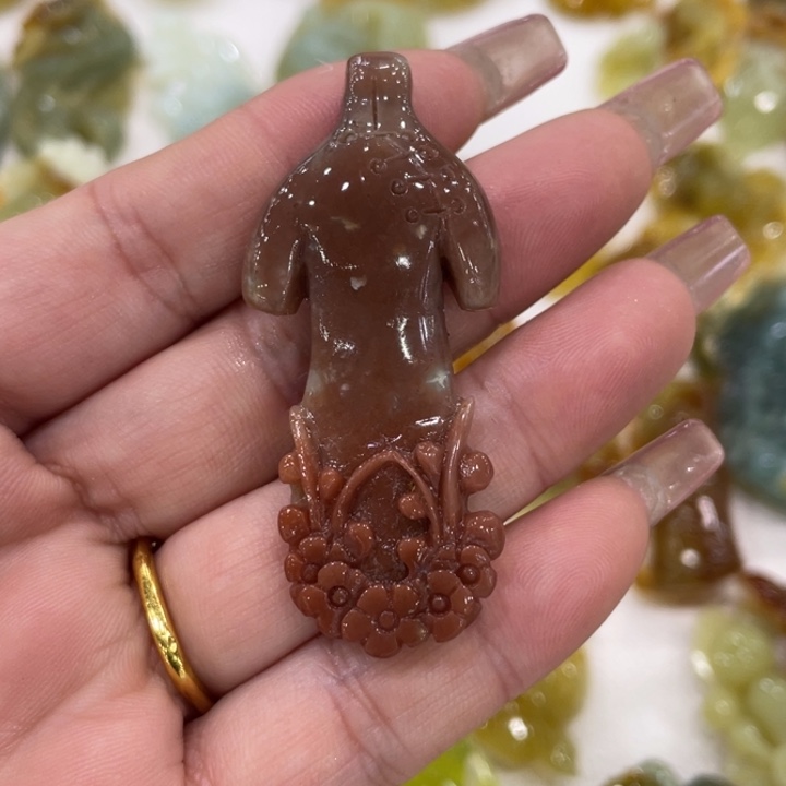 蛇纹石玉未镶嵌颈饰