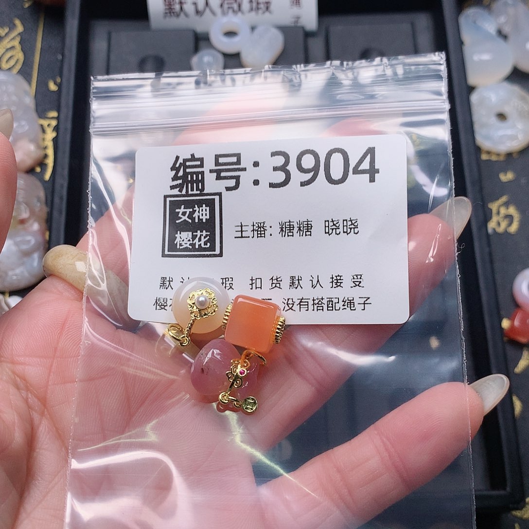 玛瑙/玉髓颈饰合金邓*卫