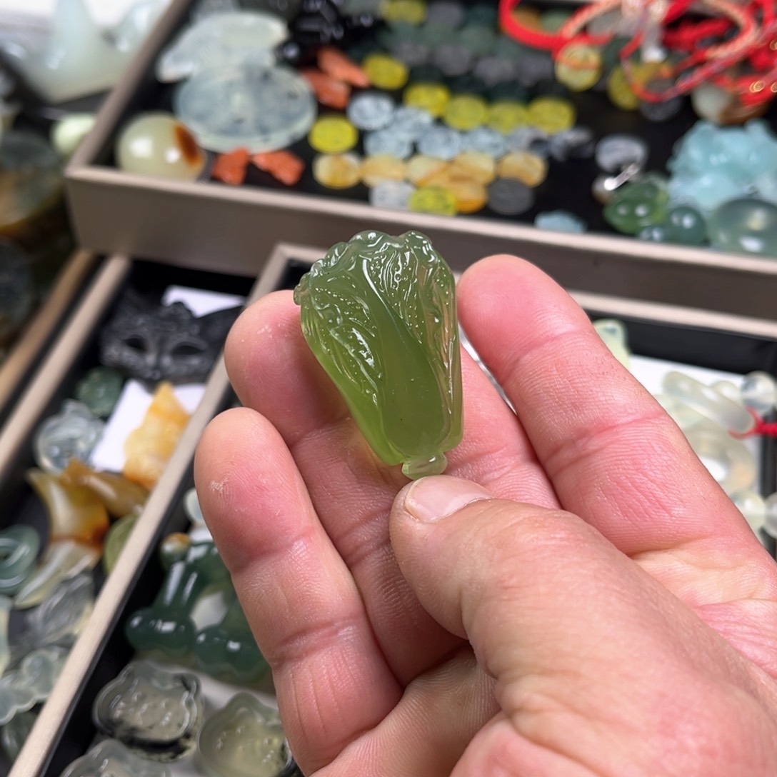 蛇纹石玉原石未镶嵌