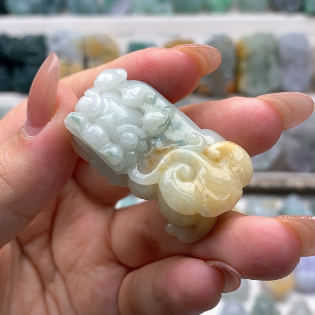 翡翠未镶嵌吊坠(赠链)