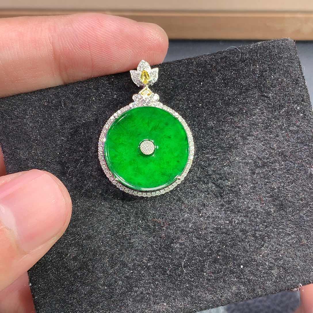 翡翠吊坠(赠链)18K金镶嵌