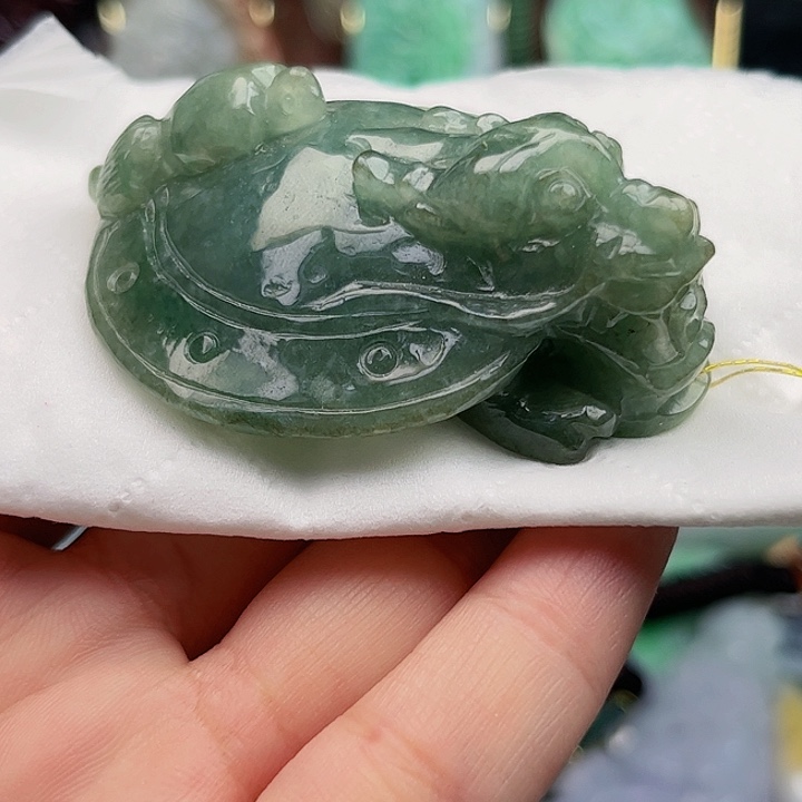 翡翠未镶嵌颈饰挂件