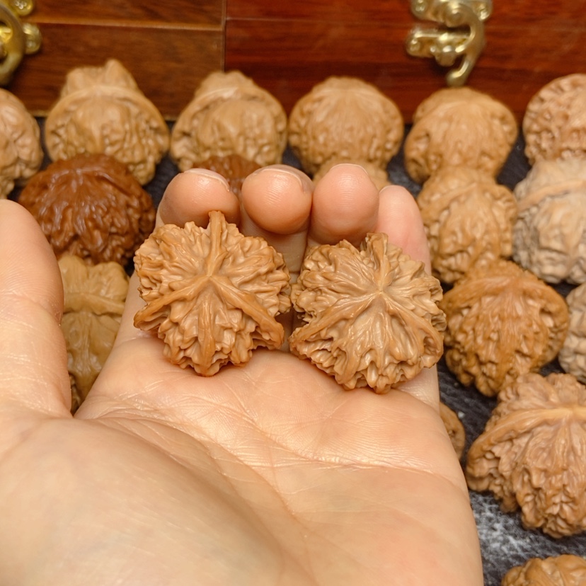 【闪购商品】吊坠文玩核桃绿**山三棱33有色差