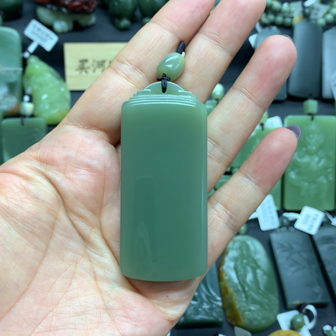 岫岩老玉（透闪石质玉）颈饰未镶嵌